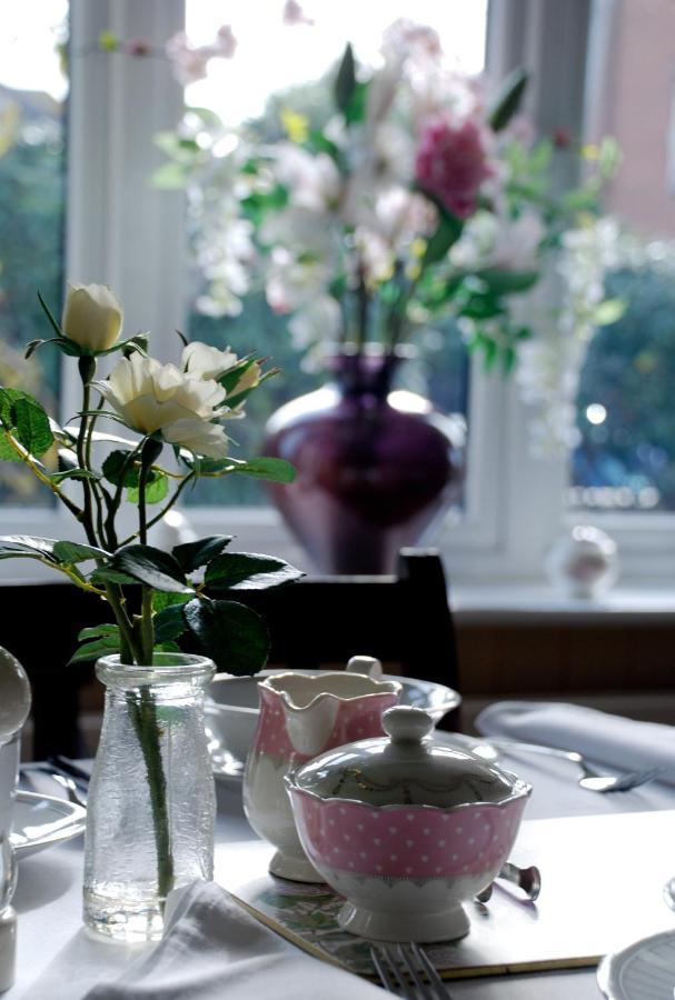 Cherry Tree House Bed & Breakfast บอร์นมัธ ภายนอก รูปภาพ
