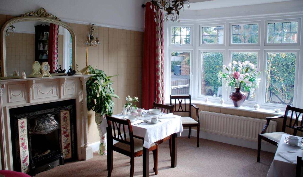 Cherry Tree House Bed & Breakfast บอร์นมัธ ภายนอก รูปภาพ